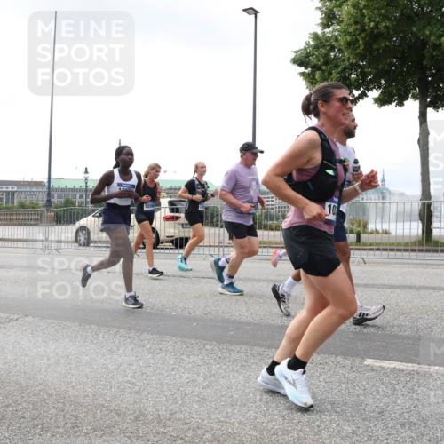 29.06.2025 - hella hamburg halbmarathon Lena Gebhardt http://msf.ph/oto/8361334 29.06.2025 10:39:17 Lombardsbrücke 8934, 4956, 12090, 10, 15112, 1232, 1390, 1451, 1760, 1856, 1883, 2092, 2524, 2534, 2571, 2574, 2843, 2893, 2998, 3275, 3307, 3353, 3727, 3745, 4257, 4320, 4410, 4523, 4603, 4609, 4659, 4855, 4882, 4964, 6062, 6112, 6321, 6342, 6343, 6611, 6719, 6726, 6748, 7341, 7501, 7506, 7524, 7589, 7684, 7815, 8203, 8243, 8457, 8783, 8995, 9393, 9420, 9446, 9569, 9698, 9708, 9777, 9974, 9977, 10001, 10072, 10315, 10512, 10516, 10554, 13060 meine-sportfotos.de