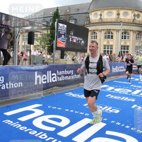 29.06.2025 - hella hamburg halbmarathon Michael Strokosch http://msf.ph/oto/8361397 29.06.2025 10:55:22 Ziel 4189, 5287, 5643, 6723, 6891, 8487, 8973, 10188, 10263, 11184, 12526, 13236, 13470, 16521, 16985, 18290, 18380, 18531 meine-sportfotos.de