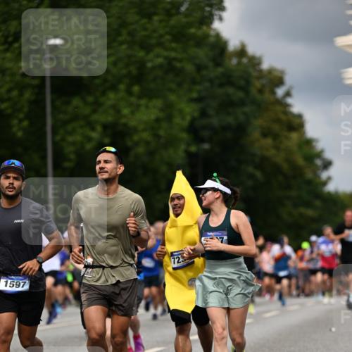 29.06.2025 - hella hamburg halbmarathon Dr. Thomas Lammeyer http://msf.ph/oto/8361448 29.06.2025 10:41:23 Kennedybrücke 56, 1022, 1118, 1253, 1276, 1488, 1490, 1597, 1819, 1952, 2072, 2104, 2199, 2272, 2552, 3165, 3230, 3398, 3428, 3714, 3873, 4347, 4733, 5146, 5224, 5560, 5786, 5940, 6584, 6804, 6821, 7202, 7235, 7707, 7823, 8257, 8258, 8315, 8758, 9054, 9055, 9918, 10024, 10112, 10476, 10762, 10798, 10862, 10919, 10931 meine-sportfotos.de