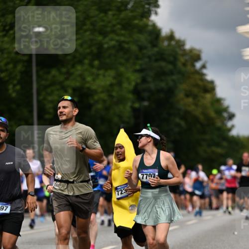 29.06.2025 - hella hamburg halbmarathon Dr. Thomas Lammeyer http://msf.ph/oto/8361466 29.06.2025 10:41:23 Kennedybrücke 56, 1022, 1118, 1253, 1276, 1488, 1490, 1597, 1819, 1952, 2072, 2104, 2199, 2272, 2552, 3165, 3230, 3398, 3428, 3714, 3873, 4347, 4733, 5146, 5224, 5560, 5786, 5940, 6584, 6804, 6821, 7202, 7235, 7707, 7823, 8257, 8258, 8315, 8758, 9054, 9055, 9918, 10024, 10112, 10476, 10762, 10798, 10862, 10919, 10931 meine-sportfotos.de