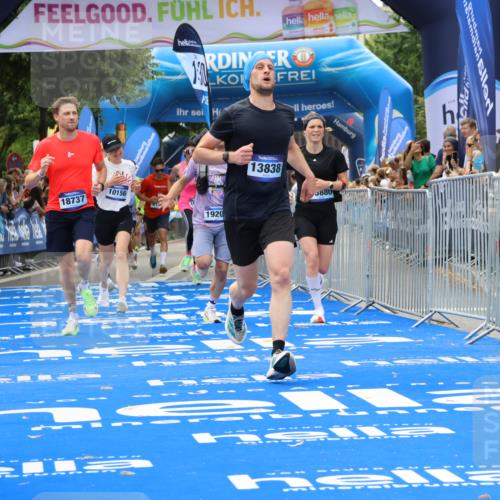 29.06.2025 - hella hamburg halbmarathon Strokosch-Dieckow http://msf.ph/oto/8361484 29.06.2025 10:29:23 Ziel 2021, 2075, 2180, 8975, 9137, 9571, 10156, 10790, 12234, 12287, 12337, 13838, 14164, 14395, 15880, 16118, 17197, 18737, 19203 meine-sportfotos.de