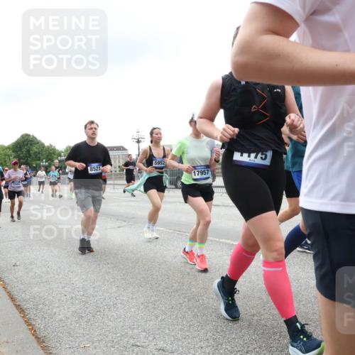 29.06.2025 - hella hamburg halbmarathon Lena Gebhardt http://msf.ph/oto/8361530 29.06.2025 10:48:21 Lombardsbrücke 8521, 2037, 5585, 5952, 17957, 175, 11, 1142, 1157, 1167, 1174, 1175, 1392, 1584, 1645, 1701, 2037, 2163, 2195, 2197, 2418, 2475, 2627, 2650, 2756, 2909, 2958, 3224, 3320, 3468, 3504, 3661, 3679, 3933, 4327, 4588, 4856, 5585, 5781, 5886, 5952, 6143, 7240, 7393, 7394, 7532, 7916, 8077, 8461, 8521, 8719, 8760, 8774, 8948, 9356, 9775, 9787, 9921, 10059, 10145, 10777, 10794, 11548, 11742, 11781, 13814, 15715, 16498, 16499 meine-sportfotos.de