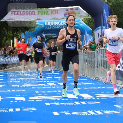 29.06.2025 - hella hamburg halbmarathon Strokosch-Dieckow http://msf.ph/oto/8361533 29.06.2025 10:29:21 Ziel 2075, 8975, 9571, 10156, 12234, 12287, 12337, 13838, 14164, 14395, 15880, 16118, 17197, 18737, 19203 meine-sportfotos.de