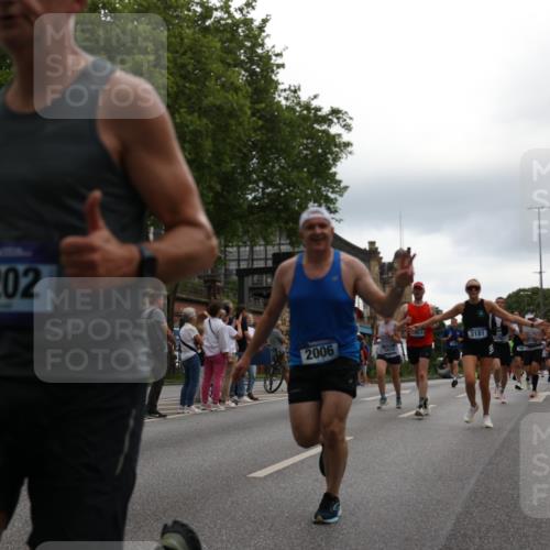 29.06.2025 - hella hamburg halbmarathon Yannick Fuchs http://msf.ph/oto/8361599 29.06.2025 10:53:14 20KM 1285, 2006, 2348, 2584, 2677, 2957, 2978, 3114, 3181, 3279, 3425, 3983, 4088, 4592, 5347, 5633, 5885, 6087, 6202, 6220, 6438, 6997, 7031, 7223, 7287, 7476, 8290, 9655, 10036, 10587, 10759, 10896, 10943, 11935, 11938, 12206, 12261, 12564, 12633, 12736, 12862, 13583, 13761, 14375, 14567, 14732, 14902, 14965, 15232, 15240, 15284, 15824, 16160, 16341, 16563, 16910, 16980, 17017, 17346, 17503, 17630, 18153, 18266, 18327, 18467, 18716, 19015, 19160 meine-sportfotos.de