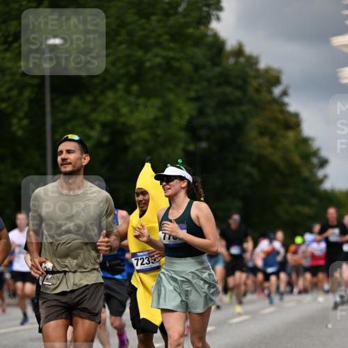 29.06.2025 - hella hamburg halbmarathon Dr. Thomas Lammeyer http://msf.ph/oto/8361619 29.06.2025 10:41:24 Kennedybrücke 56, 1022, 1118, 1253, 1276, 1339, 1488, 1490, 1597, 1819, 1952, 2072, 2104, 2199, 2272, 2552, 3165, 3230, 3398, 3428, 3714, 3873, 4347, 4618, 4733, 5146, 5224, 5560, 5786, 5940, 6243, 6584, 6804, 6821, 7202, 7235, 7707, 7823, 8257, 8258, 8315, 8758, 9054, 9055, 9918, 10024, 10112, 10476, 10762, 10798, 10862, 10919, 10931 meine-sportfotos.de