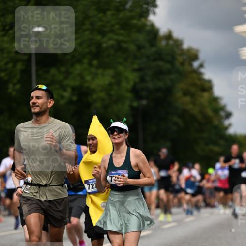 29.06.2025 - hella hamburg halbmarathon Dr. Thomas Lammeyer http://msf.ph/oto/8361658 29.06.2025 10:41:24 Kennedybrücke 56, 1022, 1118, 1253, 1276, 1339, 1488, 1490, 1597, 1819, 1952, 2072, 2104, 2199, 2272, 2552, 3165, 3230, 3398, 3428, 3714, 3873, 4347, 4618, 4733, 5146, 5224, 5560, 5786, 5940, 6243, 6584, 6804, 6821, 7202, 7235, 7707, 7823, 8257, 8258, 8315, 8758, 9054, 9055, 9918, 10024, 10112, 10476, 10762, 10798, 10862, 10919, 10931 meine-sportfotos.de