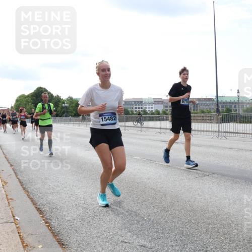 29.06.2025 - hella hamburg halbmarathon Lena Gebhardt http://msf.ph/oto/8361663 29.06.2025 10:14:13 Lombardsbrücke 15482, 6710, 1131, 1194, 1406, 1480, 1890, 2494, 3756, 3939, 4001, 4032, 4962, 5670, 5719, 6028, 6083, 6089, 6287, 6366, 6710, 7209, 7442, 7462, 7802, 7840, 7991, 8001, 8057, 8409, 8673, 8892, 9845, 9886, 10224, 10442, 10443, 11441, 11987, 12467, 12938, 13237, 13285, 13788, 14488, 15085, 15482, 15721, 15722, 15840, 16126, 17439, 17985, 18041, 18236, 18239 meine-sportfotos.de