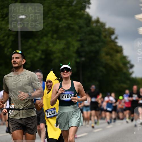 29.06.2025 - hella hamburg halbmarathon Dr. Thomas Lammeyer http://msf.ph/oto/8361676 29.06.2025 10:41:24 Kennedybrücke 56, 1022, 1118, 1253, 1276, 1339, 1488, 1490, 1597, 1819, 1952, 2072, 2104, 2199, 2272, 2552, 3165, 3230, 3398, 3428, 3714, 3873, 4347, 4618, 4733, 5146, 5224, 5560, 5786, 5940, 6243, 6584, 6804, 6821, 7202, 7235, 7707, 7823, 8257, 8258, 8315, 8758, 9054, 9055, 9918, 10024, 10112, 10476, 10762, 10798, 10862, 10919, 10931 meine-sportfotos.de