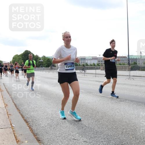 29.06.2025 - hella hamburg halbmarathon Lena Gebhardt http://msf.ph/oto/8361701 29.06.2025 10:14:13 Lombardsbrücke 15482, 0710, 1131, 1194, 1406, 1480, 1890, 2494, 3756, 3939, 4001, 4032, 4962, 5670, 5719, 6028, 6083, 6089, 6287, 6366, 6710, 7209, 7442, 7462, 7802, 7840, 7991, 8001, 8057, 8409, 8673, 8892, 9845, 9886, 10224, 10442, 10443, 11441, 11987, 12467, 12938, 13237, 13285, 13788, 14488, 15085, 15482, 15721, 15722, 15840, 16126, 17439, 17985, 18041, 18236, 18239 meine-sportfotos.de