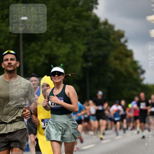29.06.2025 - hella hamburg halbmarathon Dr. Thomas Lammeyer http://msf.ph/oto/8361703 29.06.2025 10:41:24 Kennedybrücke 56, 1022, 1118, 1253, 1276, 1339, 1488, 1490, 1597, 1819, 1952, 2072, 2104, 2199, 2272, 2552, 3165, 3230, 3398, 3428, 3714, 3873, 4347, 4618, 4733, 5146, 5224, 5560, 5786, 5940, 6243, 6584, 6804, 6821, 7202, 7235, 7707, 7823, 8257, 8258, 8315, 8758, 9054, 9055, 9918, 10024, 10112, 10476, 10762, 10798, 10862, 10919, 10931 meine-sportfotos.de