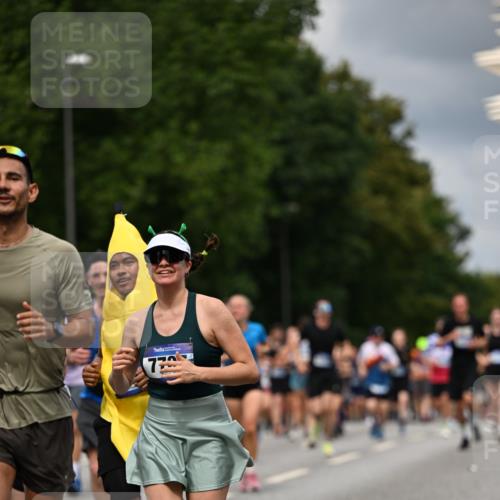 29.06.2025 - hella hamburg halbmarathon Dr. Thomas Lammeyer http://msf.ph/oto/8361714 29.06.2025 10:41:24 Kennedybrücke 56, 1022, 1118, 1253, 1276, 1339, 1488, 1490, 1597, 1819, 1952, 2072, 2104, 2199, 2272, 2552, 3165, 3230, 3398, 3428, 3714, 3873, 4347, 4618, 4733, 5146, 5224, 5560, 5786, 5940, 6243, 6584, 6804, 6821, 7202, 7235, 7707, 7823, 8257, 8258, 8315, 8758, 9054, 9055, 9918, 10024, 10112, 10476, 10762, 10798, 10862, 10919, 10931 meine-sportfotos.de