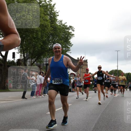 29.06.2025 - hella hamburg halbmarathon Yannick Fuchs http://msf.ph/oto/8361728 29.06.2025 10:53:14 20KM 1285, 2006, 2348, 2584, 2677, 2957, 2978, 3114, 3181, 3279, 3425, 3983, 4088, 4592, 5347, 5633, 5885, 6087, 6202, 6220, 6438, 6997, 7031, 7223, 7287, 7476, 8290, 9655, 10036, 10587, 10759, 10896, 10943, 11935, 11938, 12206, 12261, 12564, 12633, 12736, 12862, 13583, 13761, 14375, 14567, 14732, 14902, 14965, 15232, 15240, 15284, 15824, 16160, 16341, 16563, 16910, 16980, 17017, 17346, 17503, 17630, 18153, 18266, 18327, 18467, 18716, 19015, 19160 meine-sportfotos.de