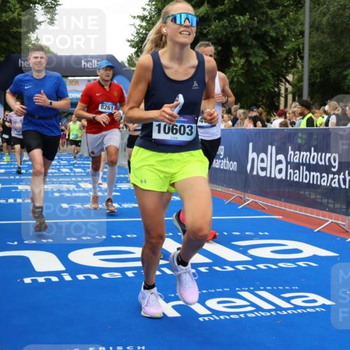 29.06.2025 - hella hamburg halbmarathon Strokosch-Dieckow http://msf.ph/oto/8361769 29.06.2025 10:51:04 Ziel 1366, 1630, 2207, 4077, 4816, 4967, 6027, 8117, 8261, 8508, 8704, 10215, 10508, 10603, 10868, 11733, 12778, 13008, 13073, 14125, 15480, 16285, 17221, 17384, 17530, 17823, 18066, 18350 meine-sportfotos.de
