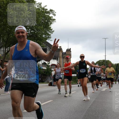 29.06.2025 - hella hamburg halbmarathon Yannick Fuchs http://msf.ph/oto/8361775 29.06.2025 10:53:14 20KM 1285, 2006, 2348, 2584, 2677, 2957, 2978, 3114, 3181, 3279, 3425, 3983, 4088, 4592, 5347, 5633, 5885, 6087, 6202, 6220, 6438, 6997, 7031, 7223, 7287, 7476, 8290, 9655, 10036, 10587, 10759, 10896, 10943, 11935, 11938, 12206, 12261, 12564, 12633, 12736, 12862, 13583, 13761, 14375, 14567, 14732, 14902, 14965, 15232, 15240, 15284, 15824, 16160, 16341, 16563, 16910, 16980, 17017, 17346, 17503, 17630, 18153, 18266, 18327, 18467, 18716, 19015, 19160 meine-sportfotos.de