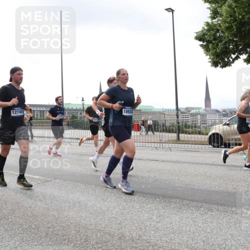 29.06.2025 - hella hamburg halbmarathon Lena Gebhardt http://msf.ph/oto/8361802 29.06.2025 10:39:18 Lombardsbrücke 2571, 12745, 15112, 18934, 1232, 1390, 1451, 1760, 1856, 1883, 2092, 2524, 2534, 2571, 2574, 2578, 2843, 2893, 2998, 3275, 3307, 3353, 3727, 3745, 4257, 4320, 4410, 4523, 4603, 4609, 4659, 4855, 4882, 4964, 6062, 6112, 6321, 6342, 6343, 6611, 6719, 6726, 6748, 7341, 7501, 7506, 7524, 7589, 7684, 7815, 8203, 8243, 8457, 8783, 8995, 9393, 9420, 9446, 9569, 9698, 9708, 9777, 9974, 9977, 10001, 10072, 10315, 10512, 10516, 10554, 13060 meine-sportfotos.de