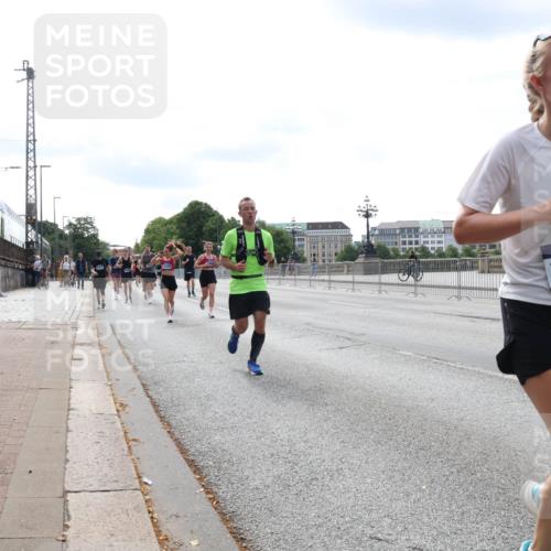 29.06.2025 - hella hamburg halbmarathon Lena Gebhardt http://msf.ph/oto/8361822 29.06.2025 10:14:13 Lombardsbrücke 15482, 6, 1131, 1194, 1406, 1480, 1890, 2494, 3756, 3939, 4001, 4032, 4962, 5670, 5719, 6028, 6083, 6089, 6287, 6366, 6710, 7209, 7442, 7462, 7802, 7840, 7991, 8001, 8057, 8409, 8673, 8892, 9845, 9886, 10224, 10442, 10443, 11441, 11987, 12467, 12938, 13237, 13285, 13788, 14488, 15085, 15482, 15721, 15722, 15840, 16126, 17439, 17985, 18041, 18236, 18239 meine-sportfotos.de