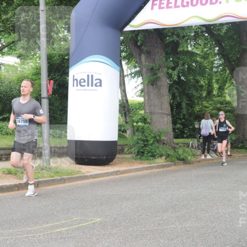 29.06.2025 - hella hamburg halbmarathon KatJ http://msf.ph/oto/8361855 29.06.2025 10:22:34 Zwischen KM18-KM19 4602 meine-sportfotos.de