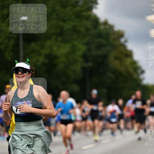 29.06.2025 - hella hamburg halbmarathon Dr. Thomas Lammeyer http://msf.ph/oto/8361873 29.06.2025 10:41:25 Kennedybrücke 56, 1022, 1118, 1253, 1276, 1339, 1488, 1490, 1597, 1819, 1952, 2072, 2104, 2199, 2272, 2552, 3165, 3230, 3398, 3428, 3714, 3873, 4347, 4618, 4733, 5146, 5224, 5560, 5640, 5786, 5940, 6243, 6584, 6804, 6821, 7202, 7235, 7707, 7823, 8257, 8258, 8315, 8758, 9054, 9055, 10024, 10112, 10476, 10762, 10798, 10862, 10919, 10931 meine-sportfotos.de