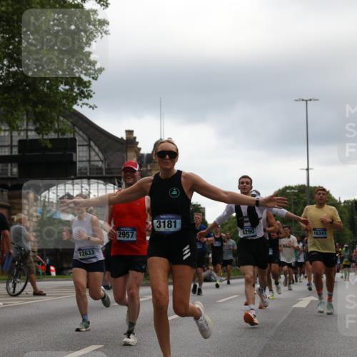 29.06.2025 - hella hamburg halbmarathon Yannick Fuchs http://msf.ph/oto/8361874 29.06.2025 10:53:15 20KM 1285, 2006, 2348, 2584, 2677, 2957, 2978, 3114, 3181, 3279, 3425, 3983, 4088, 4592, 5347, 5633, 5885, 6087, 6202, 6220, 6438, 6997, 7031, 7223, 7287, 7476, 8290, 9655, 10036, 10587, 10759, 10896, 10943, 11935, 11938, 12206, 12261, 12564, 12633, 12736, 12862, 13583, 13761, 14375, 14567, 14732, 14902, 14965, 15232, 15240, 15284, 15824, 16160, 16341, 16563, 16910, 16980, 17017, 17346, 17503, 17630, 18153, 18266, 18327, 18467, 18716, 19015, 19160 meine-sportfotos.de