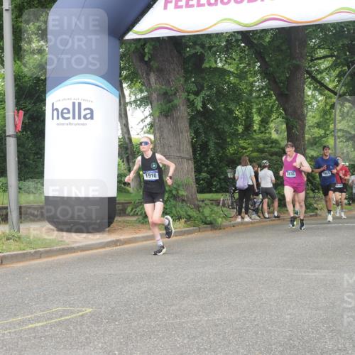 29.06.2025 - hella hamburg halbmarathon KatJ http://msf.ph/oto/8361876 29.06.2025 10:22:36 Zwischen KM18-KM19 1910, 4602 meine-sportfotos.de