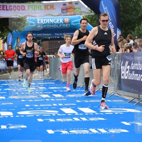 29.06.2025 - hella hamburg halbmarathon Strokosch-Dieckow http://msf.ph/oto/8361885 29.06.2025 10:29:19 Ziel 2075, 8975, 9571, 10156, 12234, 12287, 12337, 13838, 14164, 14395, 15880, 16118, 18737, 19203 meine-sportfotos.de