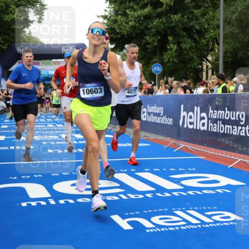 29.06.2025 - hella hamburg halbmarathon Strokosch-Dieckow http://msf.ph/oto/8361899 29.06.2025 10:51:04 Ziel 1366, 1630, 2207, 4077, 4816, 4967, 6027, 8117, 8261, 8508, 8704, 10215, 10508, 10603, 10868, 11733, 12778, 13008, 13073, 14125, 15480, 16285, 17221, 17384, 17530, 17823, 18066, 18350 meine-sportfotos.de
