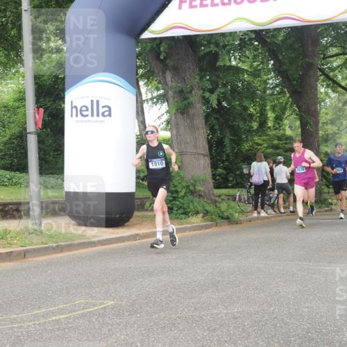 29.06.2025 - hella hamburg halbmarathon KatJ http://msf.ph/oto/8361907 29.06.2025 10:22:36 Zwischen KM18-KM19 1910, 4602 meine-sportfotos.de