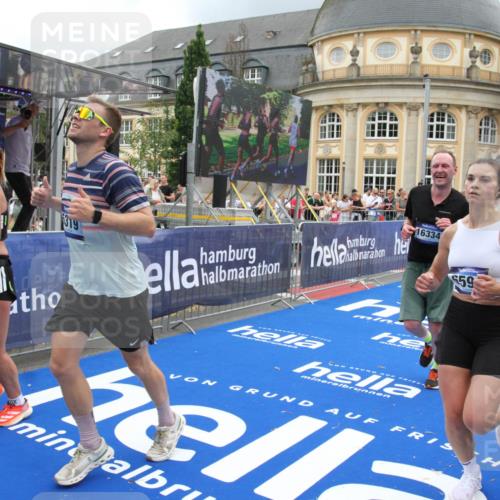 29.06.2025 - hella hamburg halbmarathon Michael Strokosch http://msf.ph/oto/8361948 29.06.2025 10:55:35 Ziel 2252, 3037, 4951, 5319, 6591, 8573, 11554, 11568, 12196, 12544, 12584, 13267, 14036, 14592, 16110, 16213, 16334, 16609, 17615 meine-sportfotos.de