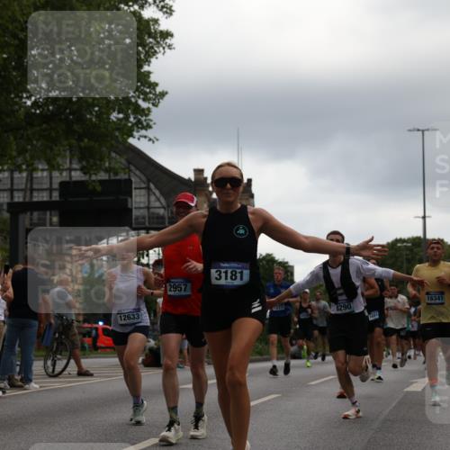 29.06.2025 - hella hamburg halbmarathon Yannick Fuchs http://msf.ph/oto/8361960 29.06.2025 10:53:15 20KM 1285, 2006, 2348, 2584, 2677, 2957, 2978, 3114, 3181, 3279, 3425, 3983, 4088, 4592, 5347, 5633, 5885, 6087, 6202, 6220, 6438, 6997, 7031, 7223, 7287, 7476, 8290, 9655, 10036, 10587, 10759, 10896, 10943, 11935, 11938, 12206, 12261, 12564, 12633, 12736, 12862, 13583, 13761, 14375, 14567, 14732, 14902, 14965, 15232, 15240, 15284, 15824, 16160, 16341, 16563, 16910, 16980, 17017, 17346, 17503, 17630, 18153, 18266, 18327, 18467, 18716, 19015, 19160 meine-sportfotos.de