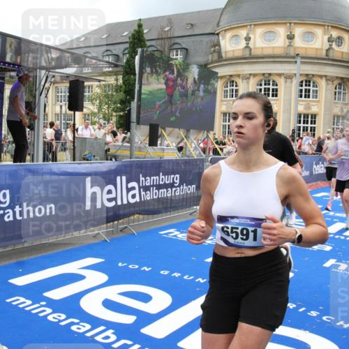 29.06.2025 - hella hamburg halbmarathon Michael Strokosch http://msf.ph/oto/8361965 29.06.2025 10:55:36 Ziel 2982, 3037, 5319, 6591, 8573, 11554, 11568, 12196, 12544, 12584, 13267, 14036, 14592, 16110, 16334, 16609, 17615 meine-sportfotos.de