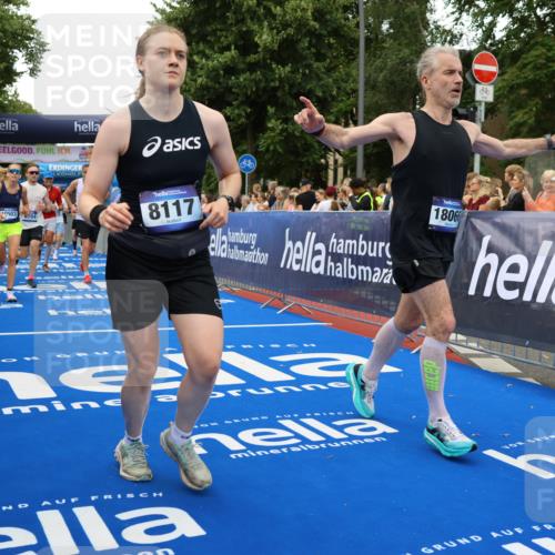 29.06.2025 - hella hamburg halbmarathon Strokosch-Dieckow http://msf.ph/oto/8362000 29.06.2025 10:51:02 Ziel 1366, 1630, 2207, 4077, 4816, 4967, 7369, 8117, 8261, 8508, 8572, 8704, 10215, 10508, 10603, 11733, 12778, 13008, 13073, 13687, 14125, 15362, 16285, 17221, 17384, 17823, 18066, 18350 meine-sportfotos.de