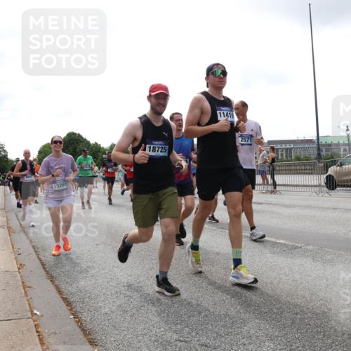 29.06.2025 - hella hamburg halbmarathon Lena Gebhardt http://msf.ph/oto/8362069 29.06.2025 10:39:19 Lombardsbrücke 2893, 15262, 17, 18725, 11419, 2571, 7341, 1232, 1390, 1451, 1760, 1856, 1883, 2092, 2524, 2534, 2571, 2574, 2578, 2843, 2893, 2998, 3275, 3307, 3353, 3727, 3745, 4257, 4320, 4410, 4523, 4603, 4609, 4659, 4855, 4882, 4964, 5045, 6062, 6112, 6321, 6342, 6343, 6611, 6719, 6726, 6748, 7341, 7501, 7506, 7524, 7589, 7684, 7815, 8203, 8243, 8457, 8783, 8995, 9393, 9420, 9446, 9569, 9698, 9708, 9777, 9974, 9977, 10001, 10072, 10315, 10512, 10516, 10554, 13060 meine-sportfotos.de