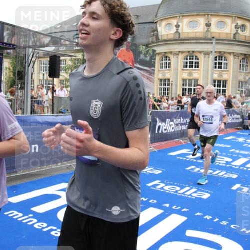 29.06.2025 - hella hamburg halbmarathon Michael Strokosch http://msf.ph/oto/8362091 29.06.2025 10:55:38 Ziel 1120, 2955, 2982, 3037, 8573, 11039, 11554, 11568, 12196, 12515, 12544, 12584, 13267, 14036, 14592, 15896, 16110, 16334, 17615, 18064 meine-sportfotos.de