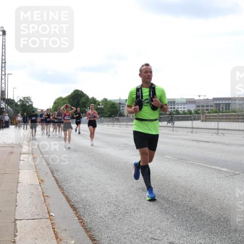 29.06.2025 - hella hamburg halbmarathon Lena Gebhardt http://msf.ph/oto/8362105 29.06.2025 10:14:14 Lombardsbrücke 13285, 1131, 1194, 1406, 1480, 1890, 2494, 3756, 3939, 4001, 4032, 4962, 5670, 5719, 6028, 6083, 6089, 6287, 6366, 6710, 7209, 7442, 7462, 7802, 7840, 7991, 8001, 8057, 8409, 8673, 8892, 9845, 9886, 10224, 10442, 10443, 11441, 11987, 12467, 12938, 13237, 13285, 13788, 14488, 15085, 15482, 15721, 15722, 15840, 16126, 17439, 17985, 18041, 18236, 18239 meine-sportfotos.de