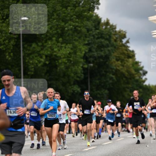 29.06.2025 - hella hamburg halbmarathon Dr. Thomas Lammeyer http://msf.ph/oto/8362106 29.06.2025 10:41:26 Kennedybrücke 56, 1022, 1118, 1253, 1276, 1339, 1488, 1490, 1597, 1819, 1952, 2072, 2104, 2199, 2272, 2480, 2552, 3165, 3230, 3714, 3873, 4347, 4618, 4733, 5146, 5224, 5560, 5640, 5786, 5940, 6243, 6584, 6804, 6821, 7202, 7235, 7707, 7823, 8257, 8258, 8315, 8758, 9054, 9055, 10024, 10112, 10476, 10762, 10798, 10862, 10919, 10931 meine-sportfotos.de