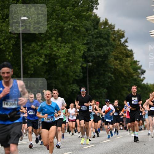29.06.2025 - hella hamburg halbmarathon Dr. Thomas Lammeyer http://msf.ph/oto/8362118 29.06.2025 10:41:26 Kennedybrücke 56, 1022, 1118, 1253, 1276, 1339, 1488, 1490, 1597, 1819, 1952, 2072, 2104, 2199, 2272, 2480, 2552, 3165, 3230, 3714, 3873, 4347, 4618, 4733, 5146, 5224, 5560, 5640, 5786, 5940, 6243, 6584, 6804, 6821, 7202, 7235, 7707, 7823, 8257, 8258, 8315, 8758, 9054, 9055, 10024, 10112, 10476, 10762, 10798, 10862, 10919, 10931 meine-sportfotos.de