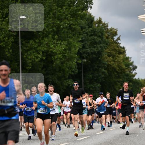 29.06.2025 - hella hamburg halbmarathon Dr. Thomas Lammeyer http://msf.ph/oto/8362127 29.06.2025 10:41:26 Kennedybrücke 56, 1022, 1118, 1253, 1276, 1339, 1488, 1490, 1597, 1819, 1952, 2072, 2104, 2199, 2272, 2480, 2552, 3165, 3230, 3714, 3873, 4347, 4618, 4733, 5146, 5224, 5560, 5640, 5786, 5940, 6243, 6584, 6804, 6821, 7202, 7235, 7707, 7823, 8257, 8258, 8315, 8758, 9054, 9055, 10024, 10112, 10476, 10762, 10798, 10862, 10919, 10931 meine-sportfotos.de