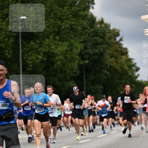 29.06.2025 - hella hamburg halbmarathon Dr. Thomas Lammeyer http://msf.ph/oto/8362140 29.06.2025 10:41:26 Kennedybrücke 56, 1022, 1118, 1253, 1276, 1339, 1488, 1490, 1597, 1819, 1952, 2072, 2104, 2199, 2272, 2480, 2552, 3165, 3230, 3714, 3873, 4347, 4618, 4733, 5146, 5224, 5560, 5640, 5786, 5940, 6243, 6584, 6804, 6821, 7202, 7235, 7707, 7823, 8257, 8258, 8315, 8758, 9054, 9055, 10024, 10112, 10476, 10762, 10798, 10862, 10919, 10931 meine-sportfotos.de