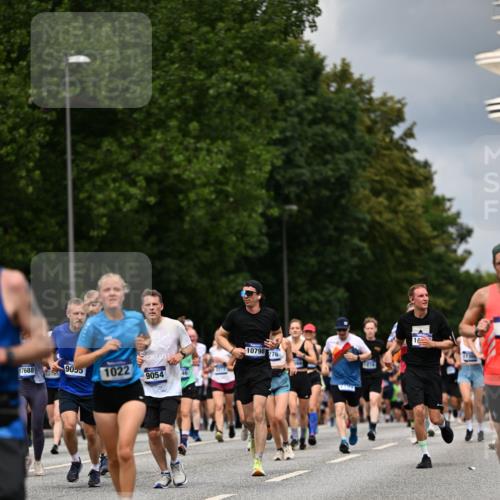 29.06.2025 - hella hamburg halbmarathon Dr. Thomas Lammeyer http://msf.ph/oto/8362161 29.06.2025 10:41:27 Kennedybrücke 56, 1022, 1118, 1253, 1276, 1339, 1488, 1490, 1597, 1819, 1952, 2072, 2104, 2199, 2272, 2480, 2552, 3165, 3230, 3714, 3873, 4347, 4618, 4733, 5146, 5224, 5560, 5640, 5786, 5940, 6243, 6584, 6804, 6821, 7085, 7202, 7235, 7707, 7823, 8257, 8258, 8315, 8758, 9054, 9055, 10024, 10112, 10476, 10762, 10798, 10862, 10919, 10931 meine-sportfotos.de