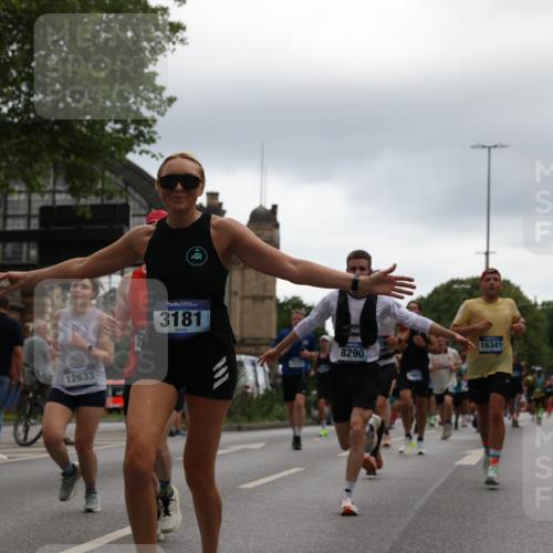 29.06.2025 - hella hamburg halbmarathon Yannick Fuchs http://msf.ph/oto/8362170 29.06.2025 10:53:15 20KM 1285, 2006, 2348, 2584, 2677, 2957, 2978, 3114, 3181, 3279, 3425, 3983, 4088, 4592, 5347, 5633, 5885, 6087, 6202, 6220, 6438, 6997, 7031, 7223, 7287, 7476, 8290, 9655, 10036, 10587, 10759, 10896, 10943, 11935, 11938, 12206, 12261, 12564, 12633, 12736, 12862, 13583, 13761, 14375, 14567, 14732, 14902, 14965, 15232, 15240, 15284, 15824, 16160, 16341, 16563, 16910, 16980, 17017, 17346, 17503, 17630, 18153, 18266, 18327, 18467, 18716, 19015, 19160 meine-sportfotos.de