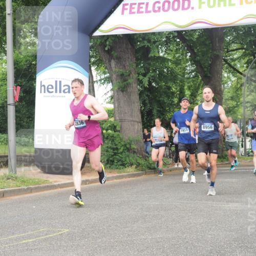 29.06.2025 - hella hamburg halbmarathon KatJ http://msf.ph/oto/8362190 29.06.2025 10:22:38 Zwischen KM18-KM19 1910, 1959, 2836, 4602 meine-sportfotos.de