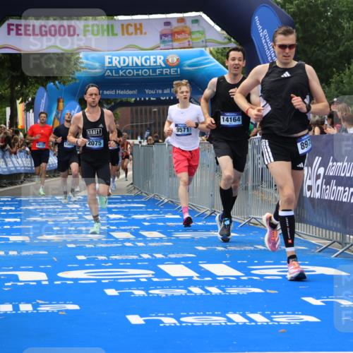 29.06.2025 - hella hamburg halbmarathon Strokosch-Dieckow http://msf.ph/oto/8362204 29.06.2025 10:29:19 Ziel 2075, 8975, 9571, 10156, 12234, 12287, 12337, 13838, 14164, 14395, 15880, 16118, 18737, 19203 meine-sportfotos.de