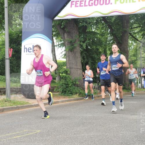 29.06.2025 - hella hamburg halbmarathon KatJ http://msf.ph/oto/8362231 29.06.2025 10:22:38 Zwischen KM18-KM19 1910, 1959, 2836, 4602 meine-sportfotos.de