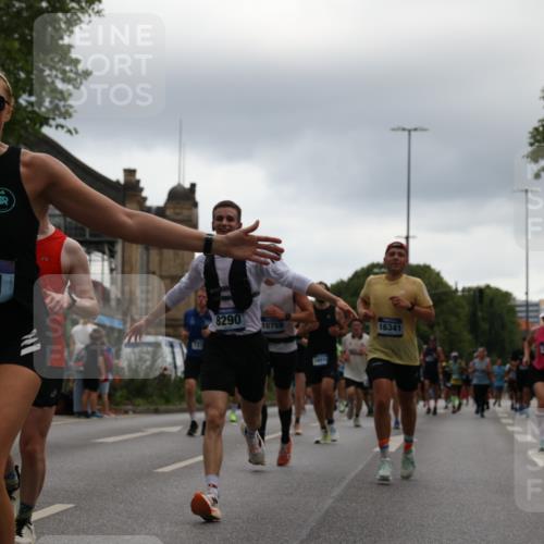 29.06.2025 - hella hamburg halbmarathon Yannick Fuchs http://msf.ph/oto/8362234 29.06.2025 10:53:15 20KM 1285, 2006, 2348, 2584, 2677, 2957, 2978, 3114, 3181, 3279, 3425, 3983, 4088, 4592, 5347, 5633, 5885, 6087, 6202, 6220, 6438, 6997, 7031, 7223, 7287, 7476, 8290, 9655, 10036, 10587, 10759, 10896, 10943, 11935, 11938, 12206, 12261, 12564, 12633, 12736, 12862, 13583, 13761, 14375, 14567, 14732, 14902, 14965, 15232, 15240, 15284, 15824, 16160, 16341, 16563, 16910, 16980, 17017, 17346, 17503, 17630, 18153, 18266, 18327, 18467, 18716, 19015, 19160 meine-sportfotos.de