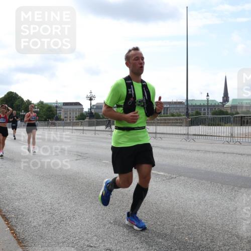 29.06.2025 - hella hamburg halbmarathon Lena Gebhardt http://msf.ph/oto/8362255 29.06.2025 10:14:15 Lombardsbrücke 30, 13285, 1131, 1194, 1406, 1480, 1890, 2494, 3756, 3939, 4001, 4032, 4962, 5670, 5719, 6028, 6083, 6089, 6287, 6366, 6710, 7209, 7442, 7462, 7802, 7840, 7991, 8001, 8057, 8409, 8673, 8892, 9845, 9886, 10224, 10442, 10443, 11441, 11987, 12467, 12938, 13237, 13285, 13788, 14488, 15085, 15482, 15721, 15722, 15840, 16126, 17439, 17985, 18041, 18236, 18239 meine-sportfotos.de