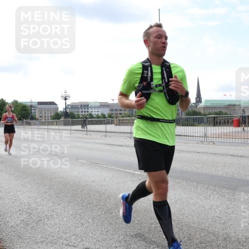 29.06.2025 - hella hamburg halbmarathon Lena Gebhardt http://msf.ph/oto/8362322 29.06.2025 10:14:15 Lombardsbrücke 13285, 9845, 1131, 1194, 1406, 1480, 1890, 2494, 3756, 3939, 4001, 4032, 4962, 5670, 5719, 6028, 6083, 6089, 6287, 6366, 6710, 7209, 7442, 7462, 7802, 7840, 7991, 8001, 8057, 8409, 8673, 8892, 9845, 9886, 10224, 10442, 10443, 11441, 11987, 12467, 12938, 13237, 13285, 13788, 14488, 15085, 15482, 15721, 15722, 15840, 16126, 17439, 17985, 18041, 18236, 18239 meine-sportfotos.de