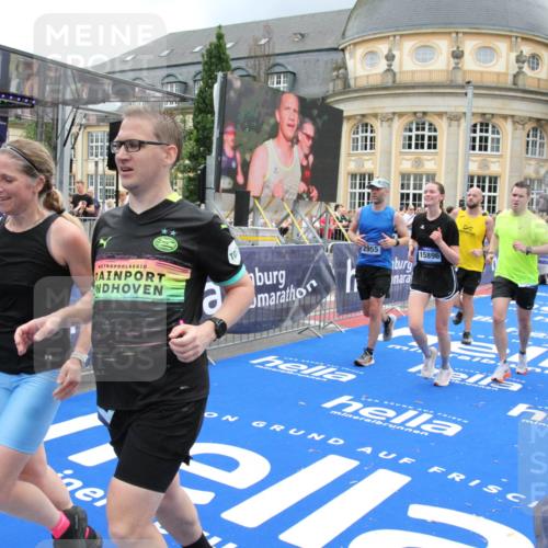 29.06.2025 - hella hamburg halbmarathon Michael Strokosch http://msf.ph/oto/8362330 29.06.2025 10:55:43 Ziel 1120, 1143, 1834, 2955, 2982, 3037, 4897, 6924, 8255, 8618, 10212, 11039, 11568, 12196, 12483, 12515, 14909, 15896, 16110, 17615, 18064, 18190 meine-sportfotos.de