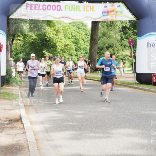 29.06.2025 - hella hamburg halbmarathon MichiJ http://msf.ph/oto/8362357 29.06.2025 10:43:18 Zwischen KM18-KM19 3042, 4868, 6591, 6720, 8255, 8330, 8393, 9622, 10084, 16470 meine-sportfotos.de