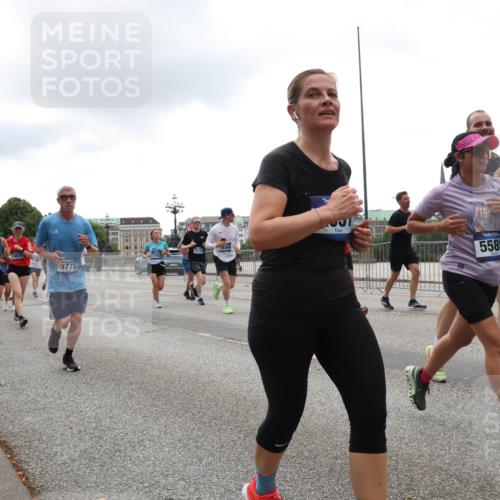 29.06.2025 - hella hamburg halbmarathon Lena Gebhardt http://msf.ph/oto/8362398 29.06.2025 10:48:24 Lombardsbrücke 13675, 9921, 9775, 12152, 5585, 1142, 1157, 1167, 1174, 1175, 1584, 1645, 1701, 2037, 2163, 2195, 2197, 2418, 2475, 2627, 2650, 2716, 2756, 2909, 2958, 3224, 3320, 3468, 3504, 3661, 3679, 3933, 4327, 4588, 5585, 5781, 5952, 6143, 7240, 7393, 7394, 7532, 7916, 7947, 7948, 8461, 8521, 8719, 8760, 8774, 8948, 9356, 9775, 9787, 9921, 10059, 10145, 10204, 10777, 10794, 11548, 11742, 11781, 13814, 13845, 15715, 16498, 16499, 16701 meine-sportfotos.de