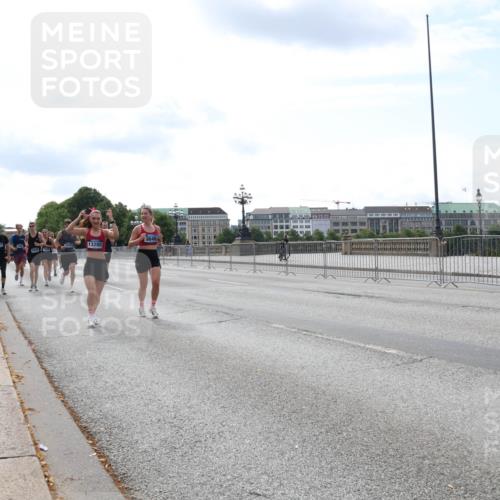 29.06.2025 - hella hamburg halbmarathon Lena Gebhardt http://msf.ph/oto/8362420 29.06.2025 10:14:15 Lombardsbrücke 13285, 9845, 1131, 1194, 1406, 1480, 1890, 2494, 3756, 3939, 4001, 4032, 4962, 5670, 5719, 6028, 6083, 6089, 6287, 6366, 6710, 7209, 7442, 7462, 7802, 7840, 7991, 8001, 8057, 8409, 8673, 8892, 9845, 9886, 10224, 10442, 10443, 11441, 11987, 12467, 12938, 13237, 13285, 13788, 14488, 15085, 15482, 15721, 15722, 15840, 16126, 17439, 17985, 18041, 18236, 18239 meine-sportfotos.de